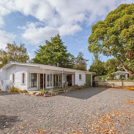 Lake Edge Cottage - Waitahanui Holiday Home מראה חיצוני תמונה