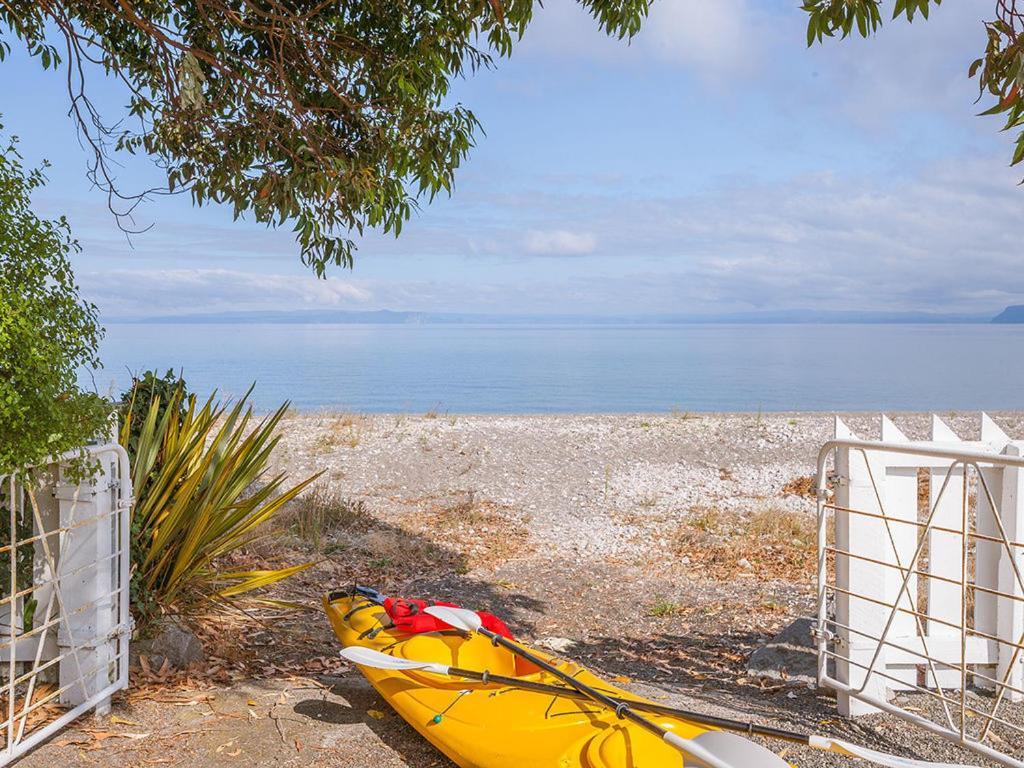 Lake Edge Cottage - Waitahanui Holiday Home מראה חיצוני תמונה