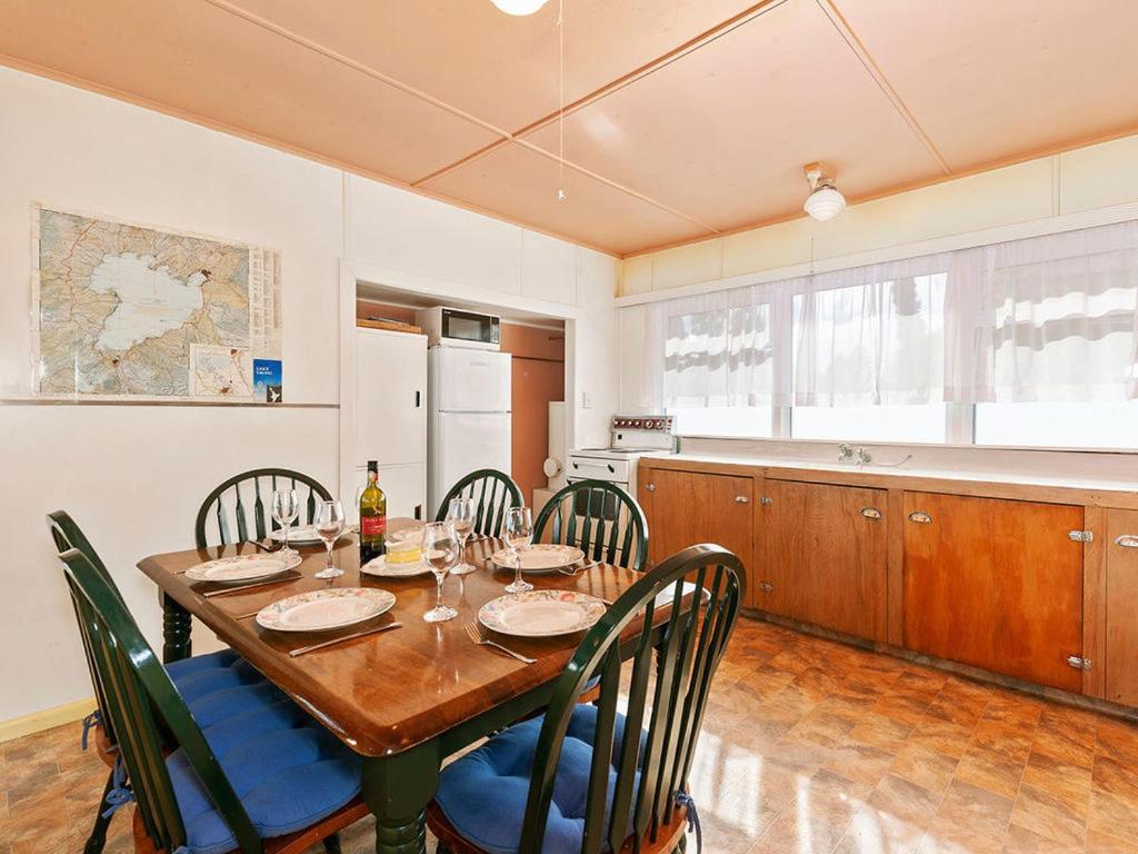 Lake Edge Cottage - Waitahanui Holiday Home מראה חיצוני תמונה