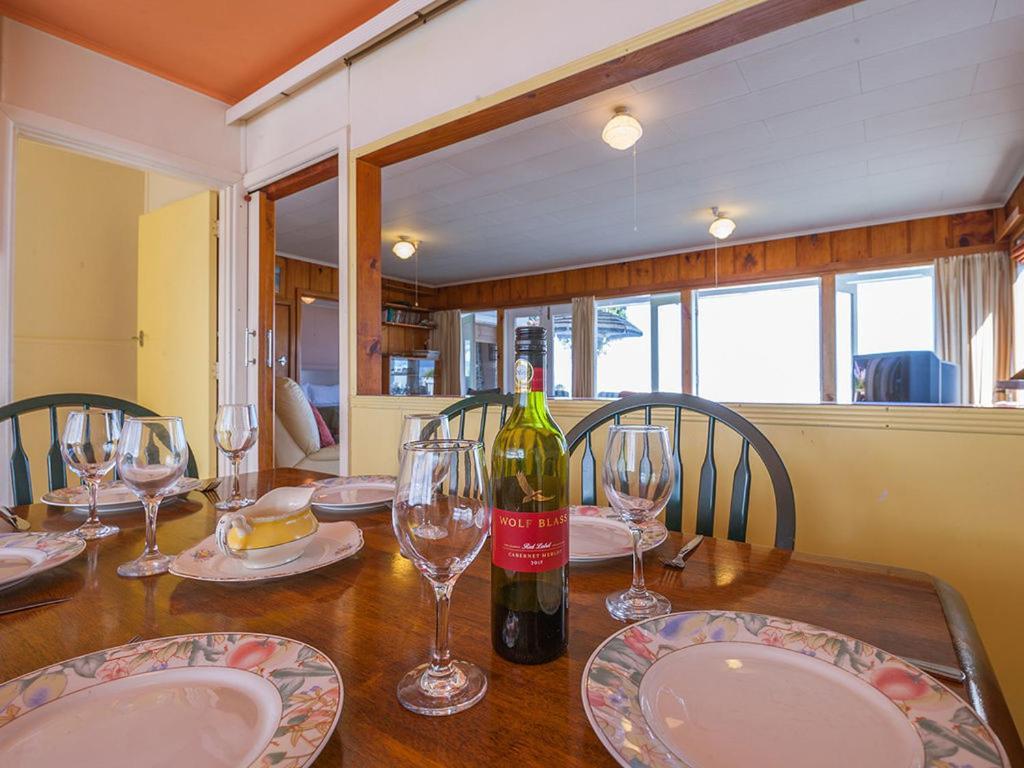 Lake Edge Cottage - Waitahanui Holiday Home מראה חיצוני תמונה