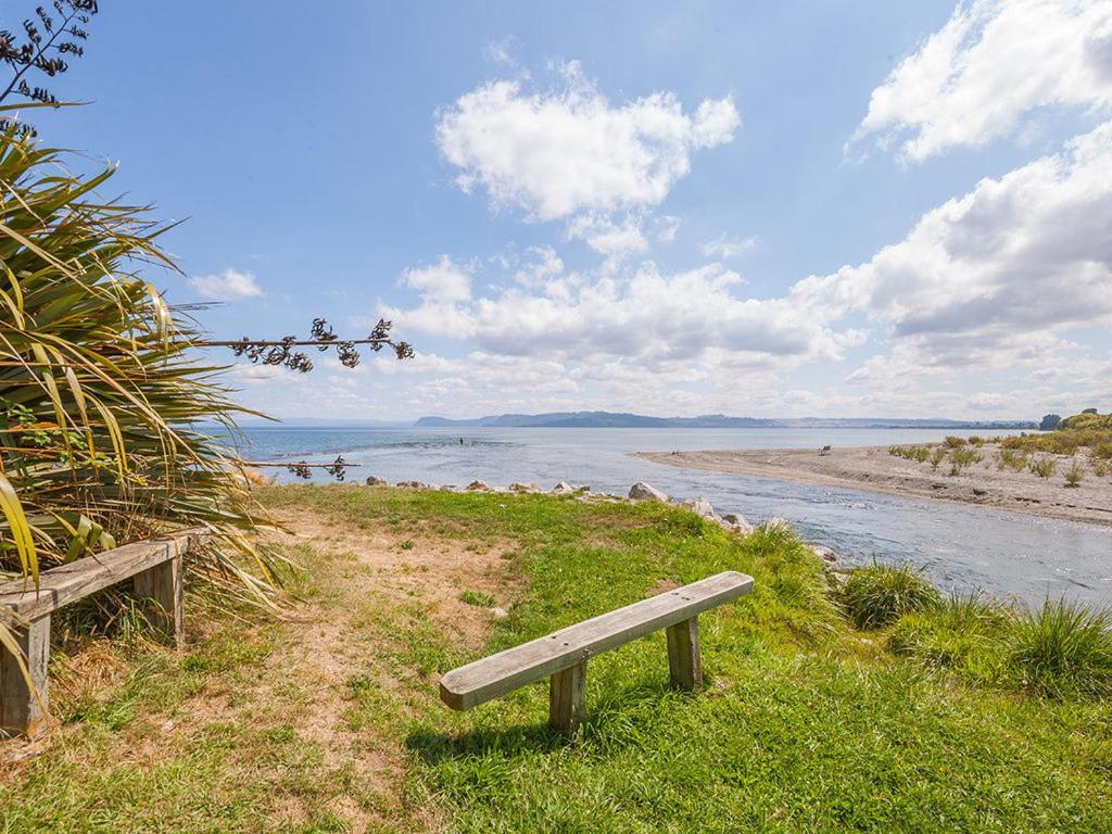 Lake Edge Cottage - Waitahanui Holiday Home מראה חיצוני תמונה