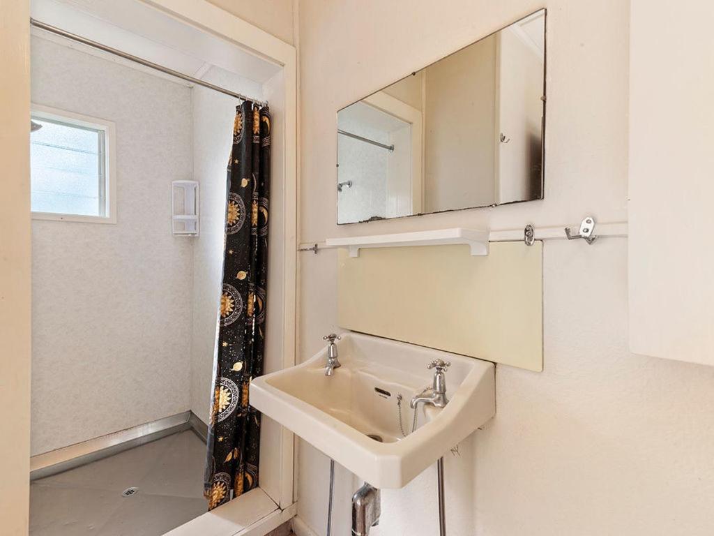 Lake Edge Cottage - Waitahanui Holiday Home מראה חיצוני תמונה