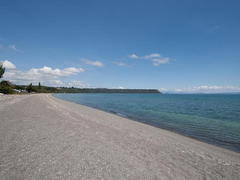 Lake Edge Cottage - Waitahanui Holiday Home מראה חיצוני תמונה
